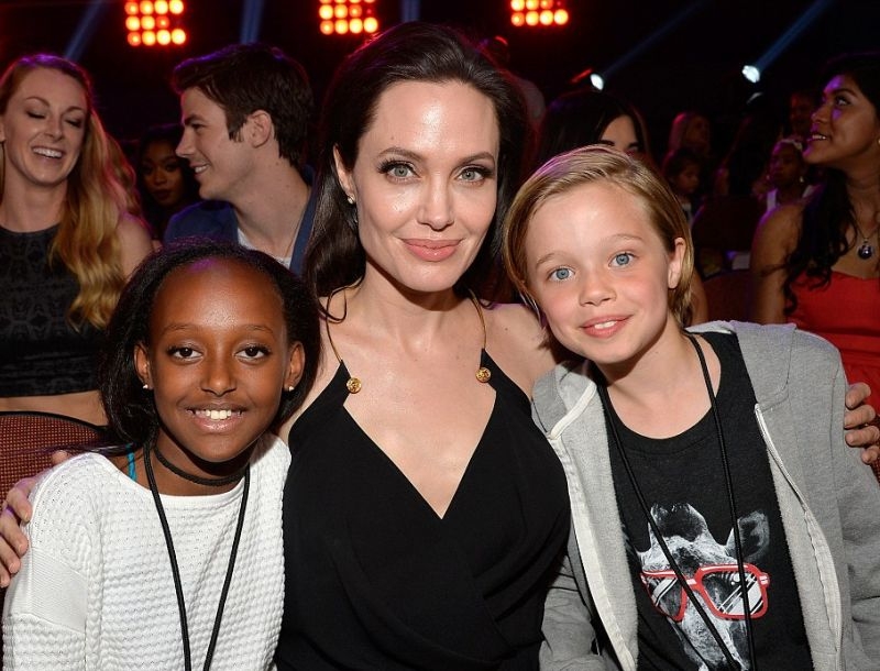 Angelina Jolie: Χαμογελαστή στην πρώτη της εμφάνιση μετά την αφαίρεση ωοθηκών