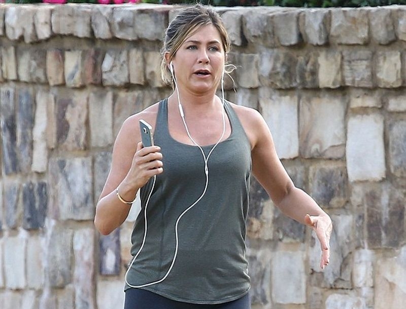 Jennifer Aniston : Πάχυνε στο ταξίδι του μέλιτος!