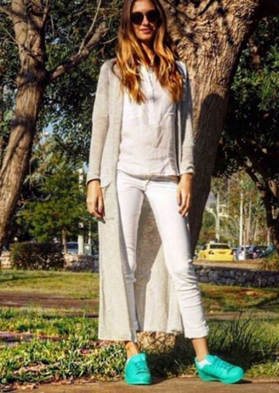 Street style : Η Άννα Πρέλεβιτς υποδέχεται την άνοιξη με total white look