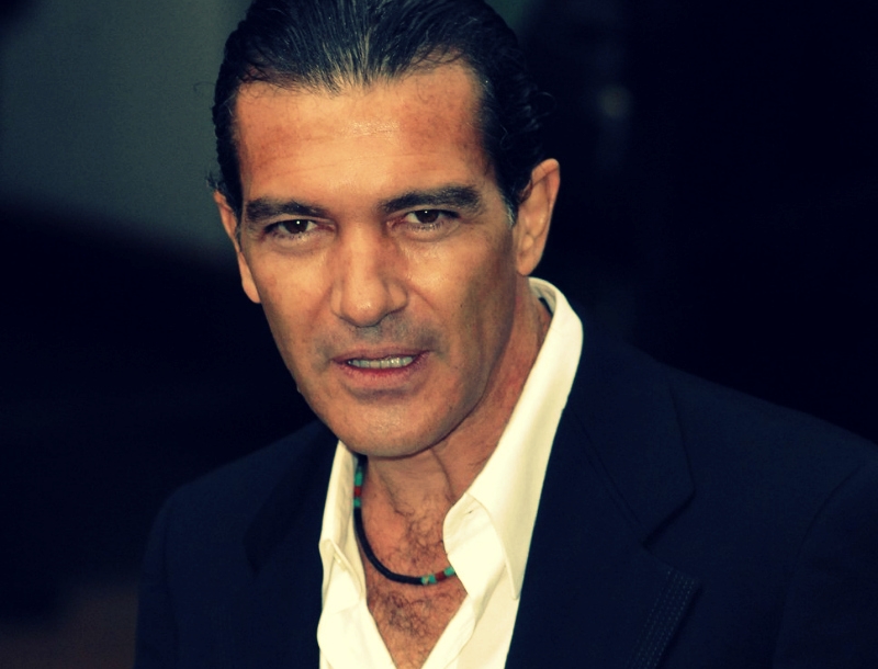 Ο Αntonio Banderas άφησε μούσι και ερωτεύτηκε! Δες τον με τη νέα του σύντροφο