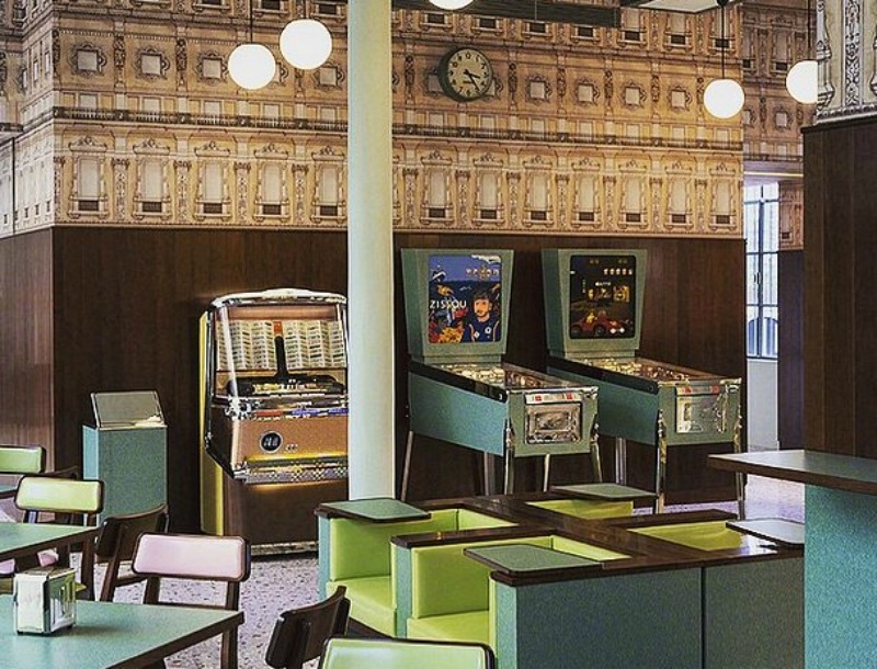 Bar Luce: To αλά Grand Budapest καφέ του Wes Anderson στο Μιλάνο