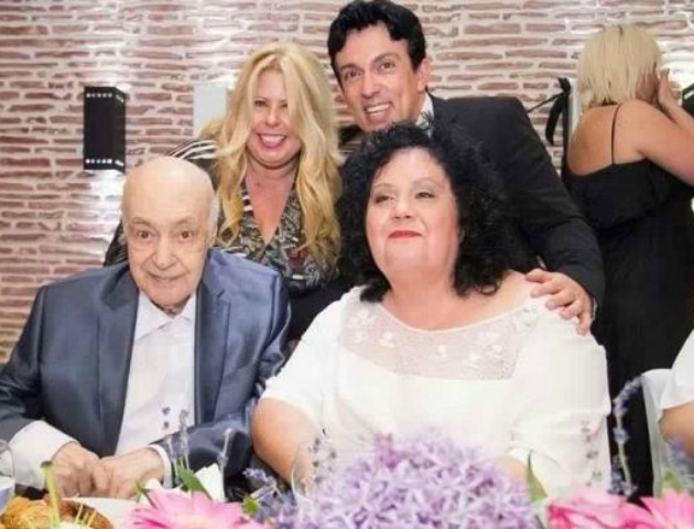 Ανδρέας Μπάρκουλης: Ντύθηκε γαμπρός στα 79 του χρόνια Ανδρέας Μπάρκουλης: Ντύθηκε γαμπρός στα 79 του χρόνια