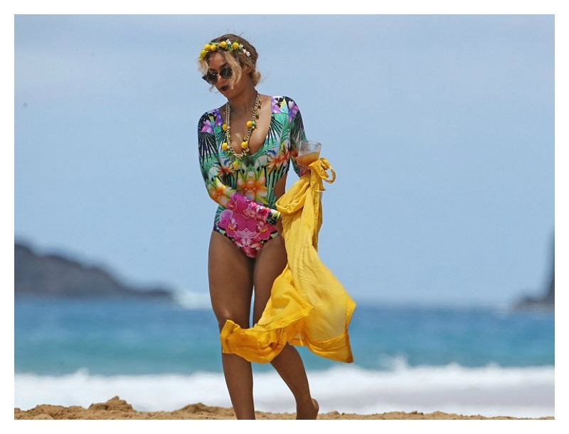 Style Alert: Τι φοράει η Beyonce όταν πηγαίνει για διακοπές στη Χαβάη!