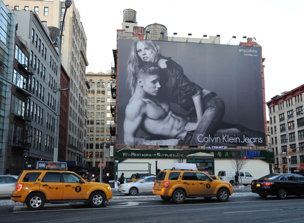 O Justin Bieber με το μποξεράκι στη Νέα Υόρκη!