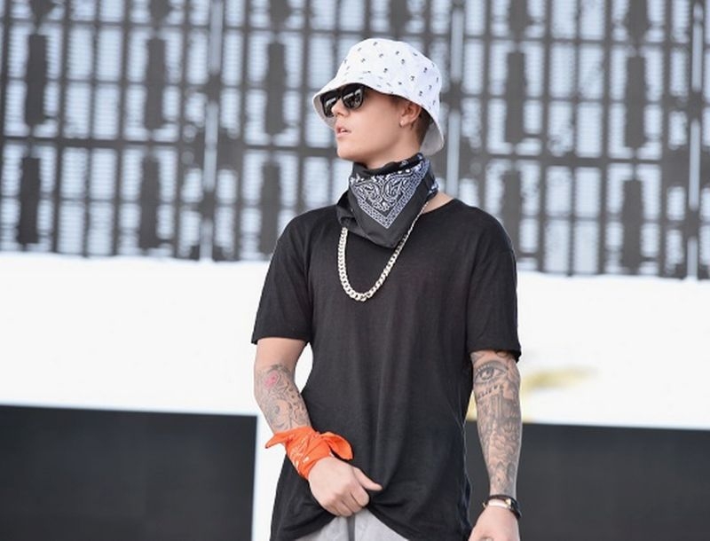 Justin Bieber: Τον πέταξαν έξω από την Coachella! Justin Bieber: Τον πέταξαν έξω από την Coachella!