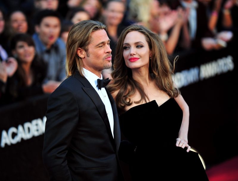 Πότε παντρεύτηκαν πραγματικά η Angelina Jolie και ο Brad Pitt;