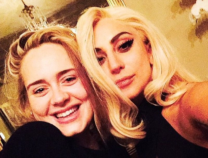 Selfie πολλών αστέρων! Mαζί Lady Gaga και Adele