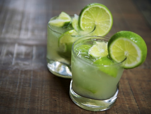 Δροσερή Caipirinha (Καϊπιρίνια)