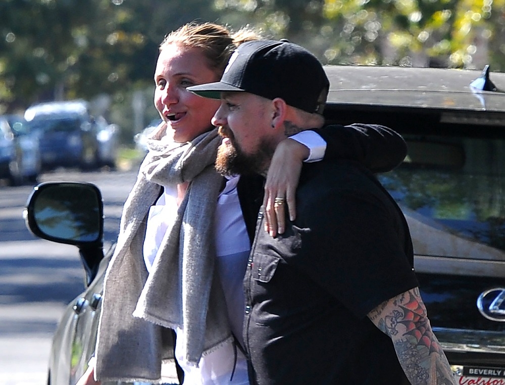 Cameron Diaz – Benji Madden: Αγκαλιές στους δρόμους