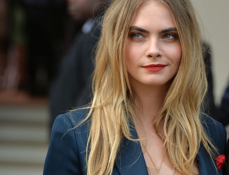 Cara Delevingne: Έφτασε τα 10 εκατομμύρια followers στο Instagram και γδύθηκε! Cara Delevingne: Έφτασε τα 10 εκατομμύρια followers στο Instagram και γδύθηκε!