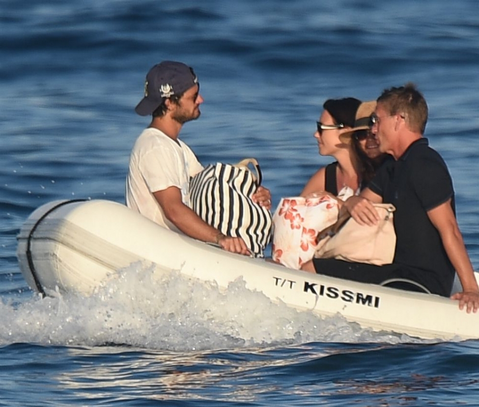 Prince Holidays: Ο Πρίγκιπας Carl Philip της Σουηδίας βρέθηκε στο Saint Tropez Prince Holidays: Ο Πρίγκιπας Carl Philip της Σουηδίας βρέθηκε στο Saint Tropez