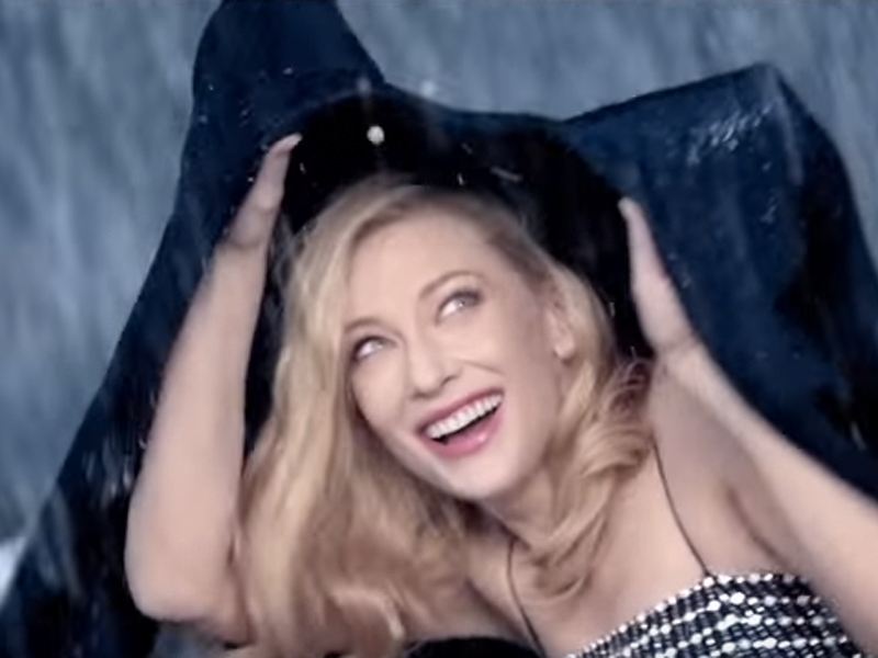 Πόσο πιο όμορφη μπορείς να γίνεις, Cate Blanchett; (video)