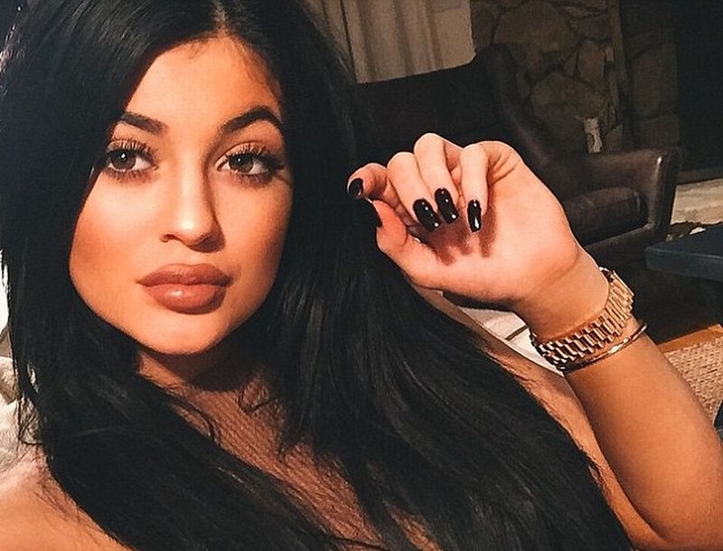 Η Kylie Jenner και τα παραφουσωκωμένα χείλη της επέστρεψαν! Δες τη νέα φώτο που πόσταρε