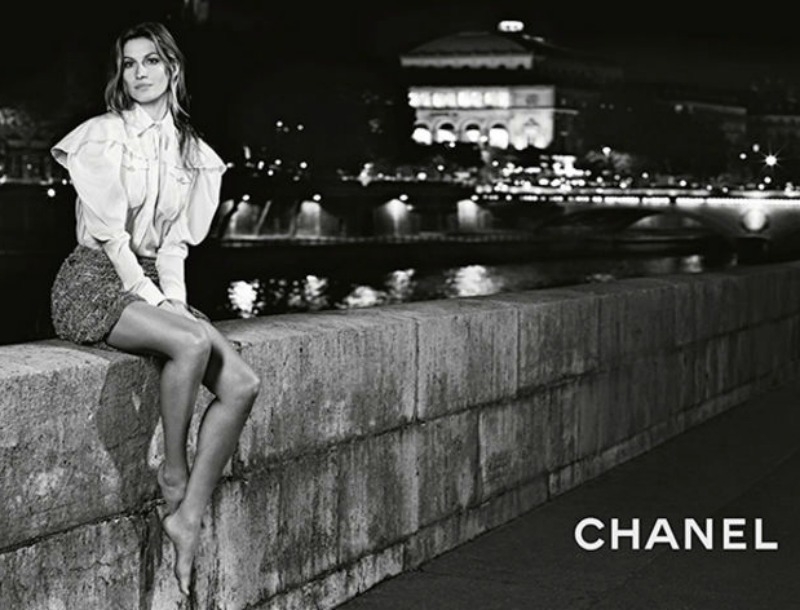 Koρίτσια προσοχή :       O οίκος Chanel λανσάρει     e-shop