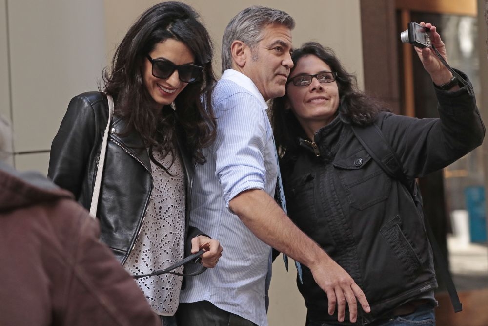 George Clooney: Η selfie με θαυμάστρια στη Νέα Υόρκη George Clooney: Η selfie με θαυμάστρια στη Νέα Υόρκη