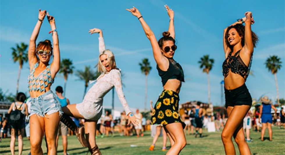 Εμείς Rockwave, εκείνες Coachella Εμείς Rockwave, εκείνες Coachella