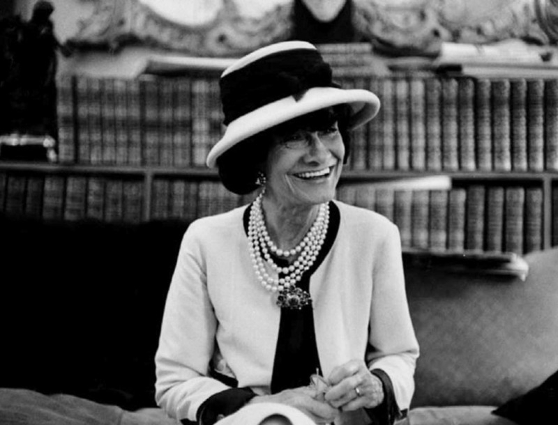 Coco Chanel : 18 φράσεις της διάσημης σχεδιάστριας που πρέπει να γνωρίζεις Coco Chanel : 18 φράσεις της διάσημης σχεδιάστριας που πρέπει να γνωρίζεις