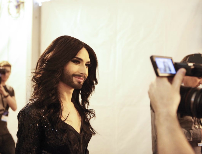 Conchita Wurst: Αγνώριστη χωρίς το μούσι