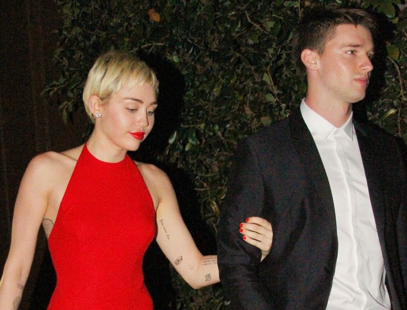 Miley Cyrus: Πληρώνει μέχρι και τα έξοδα του Patrick Schwarzenegger