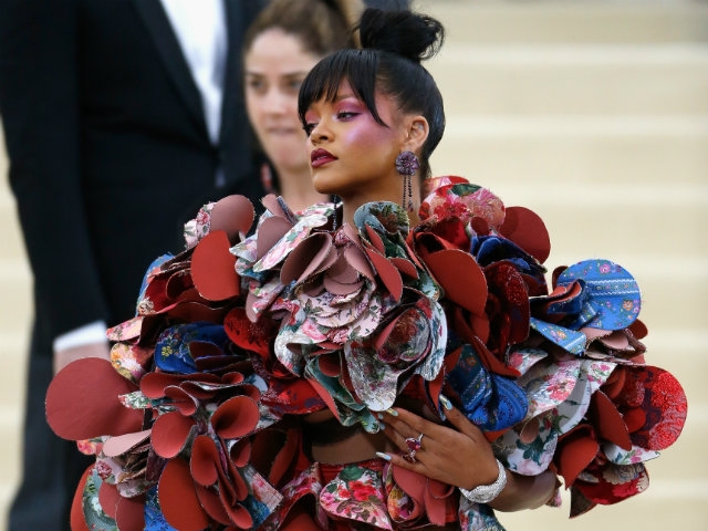 Met Gala 2017: Rihanna σε αγαπάμε