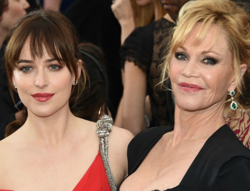 Dakota Johnson- Melanie Griffith: Όταν περπάτησαν μαζί στα Oscars πριν από 15 χρόνια