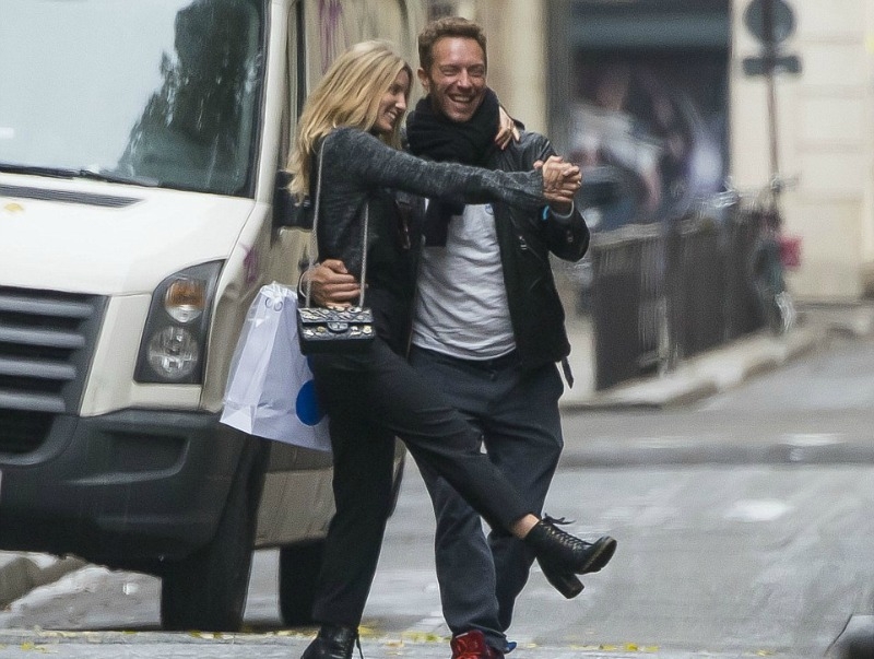 Chris Martin - Annabelle Wallis: Φιλιούνται και χορεύουν στο Παρίσι