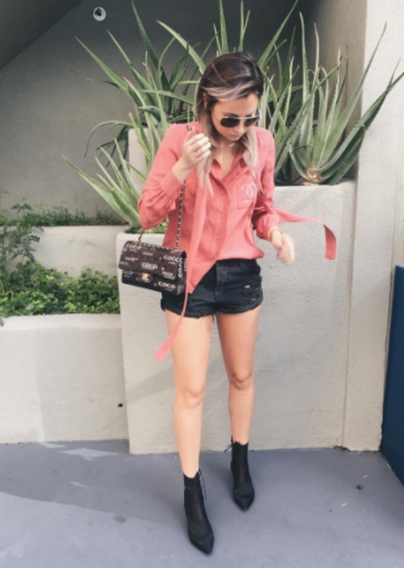 Street style : H Danielle Bernstein σου προτείνει πως να φορέσεις το μαύρο τζιν σορτς Street style : H Danielle Bernstein σου προτείνει πως να φορέσεις το μαύρο τζιν σορτς