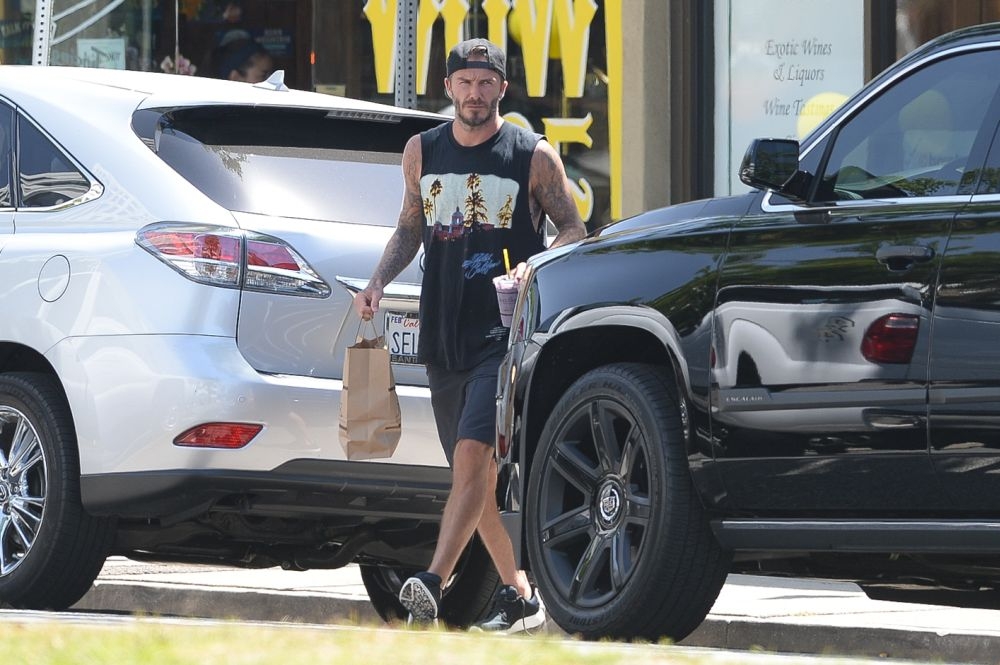 David Beckham: Τρέχει για τις λιγούρες της Victoria David Beckham: Τρέχει για τις λιγούρες της Victoria