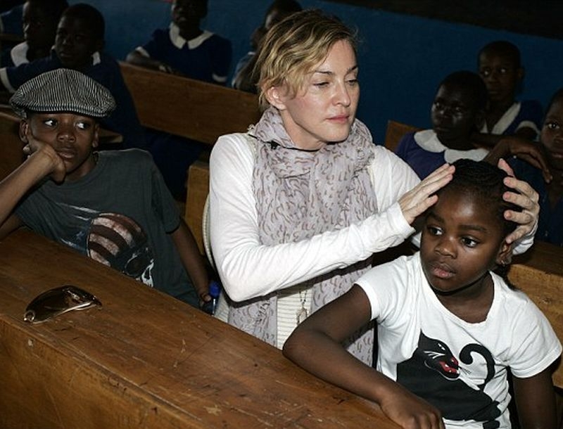 Πραγματική star! Η Madonna στο Malawi με τα παιδιά της