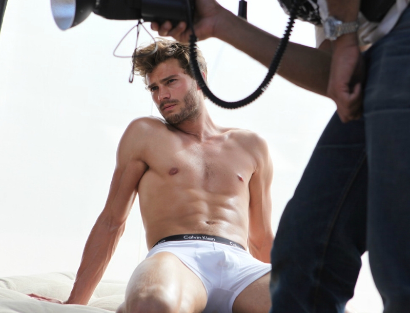 Jamie Dornan: Όλες οι φορές που μας έδειξε τα κάλλη του (Photos)