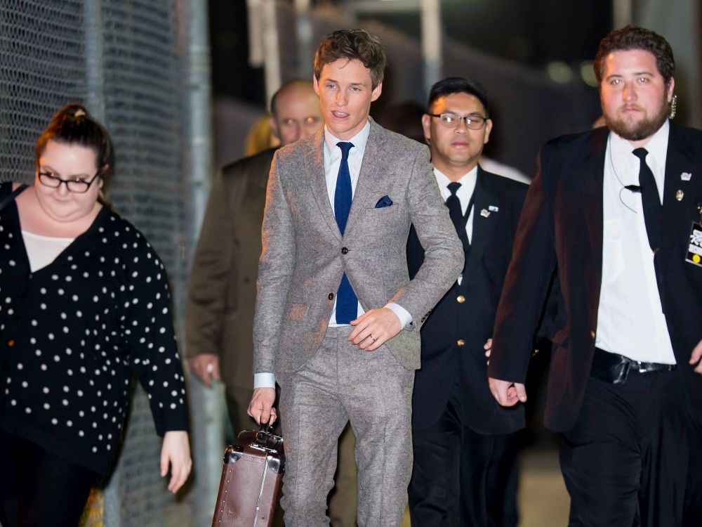 Chic! Ο Eddie Redmayne σε μια στυλάτη και λαμπερή εμφάνιση