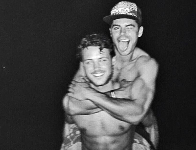 Zac Efron: Έχεις δει τον κούκλο αδερφό του; Zac Efron: Έχεις δει τον κούκλο αδερφό του;