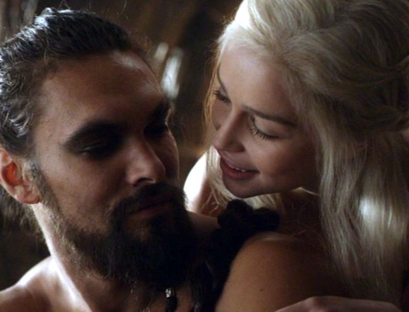 Emilia Clarke: Αποκαλύπτει όσα έγιναν στην σκηνή sex με τον Jason Momoa