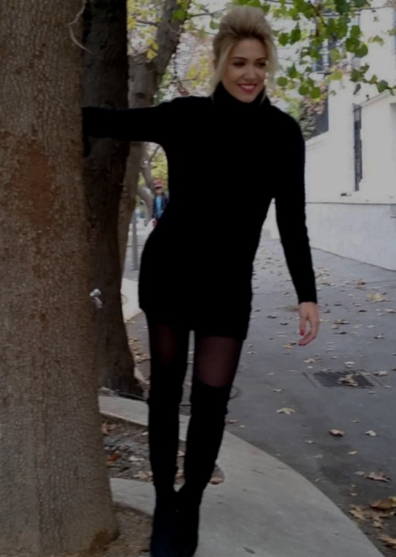 Street style : Total black look από την Έλενα Παπαβασιλείου