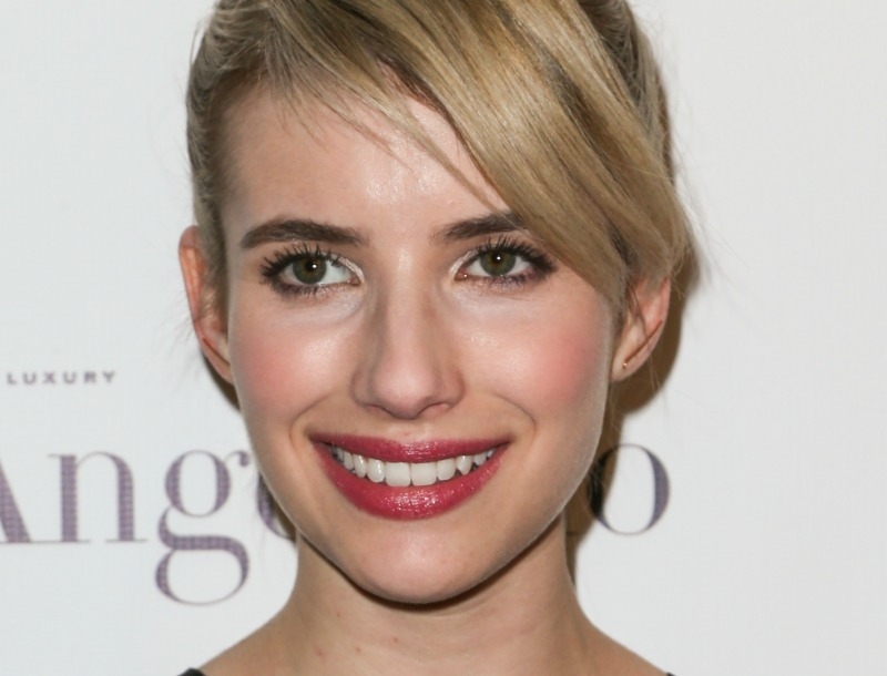 Προτίμησε το lipgloss με χρώμα όπως η Emma Roberts για λαμπερό χαμόγελο (ρεπορτάζ αγοράς)