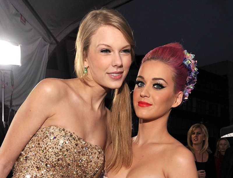 Κόντρα πολλών αστέρων: Στα «μαχαίρια» Katy Perry και Taylor Swift