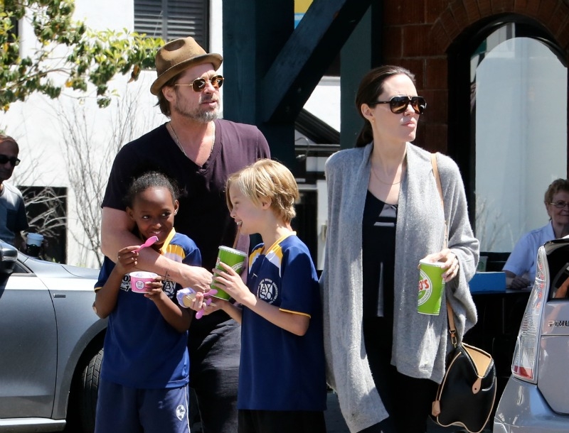 Brad Pitt και  Angelina Jolie σε ποδοσφαιρικό αγώνα των παιδιών τους
