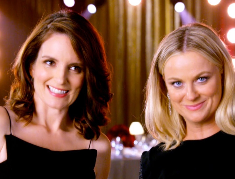 Δείτε την Tina Fey και την Amy Poehler να μιλούν για το ποιον θα φορέσουν στην τελετή των Χρυσών Σφαιρών