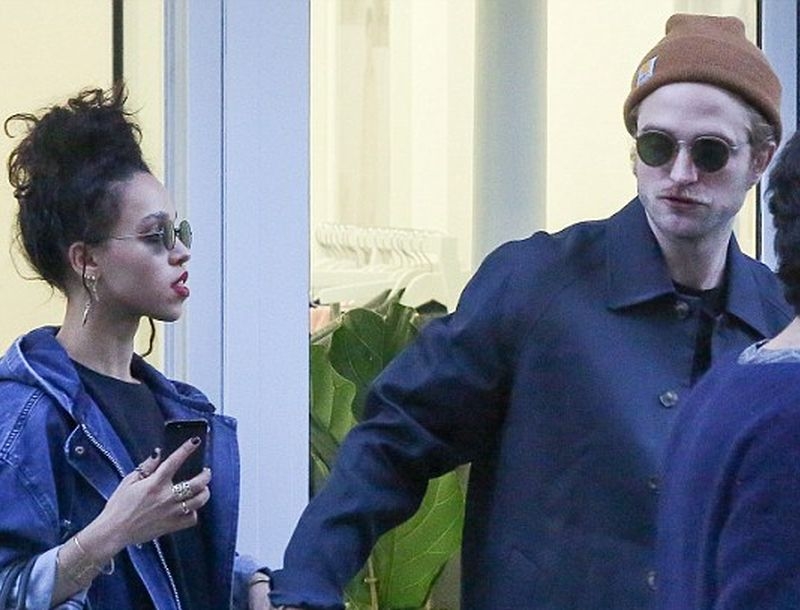 Το κορίτσι του Robert Pattinson διαφημίζει Google Glass