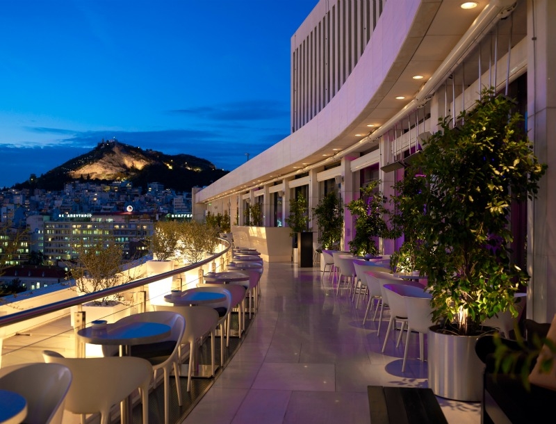 Galaxy Bar: Ώρα για cocktail σε ένα από τα 10 καλύτερα rooftop bar του κόσμου