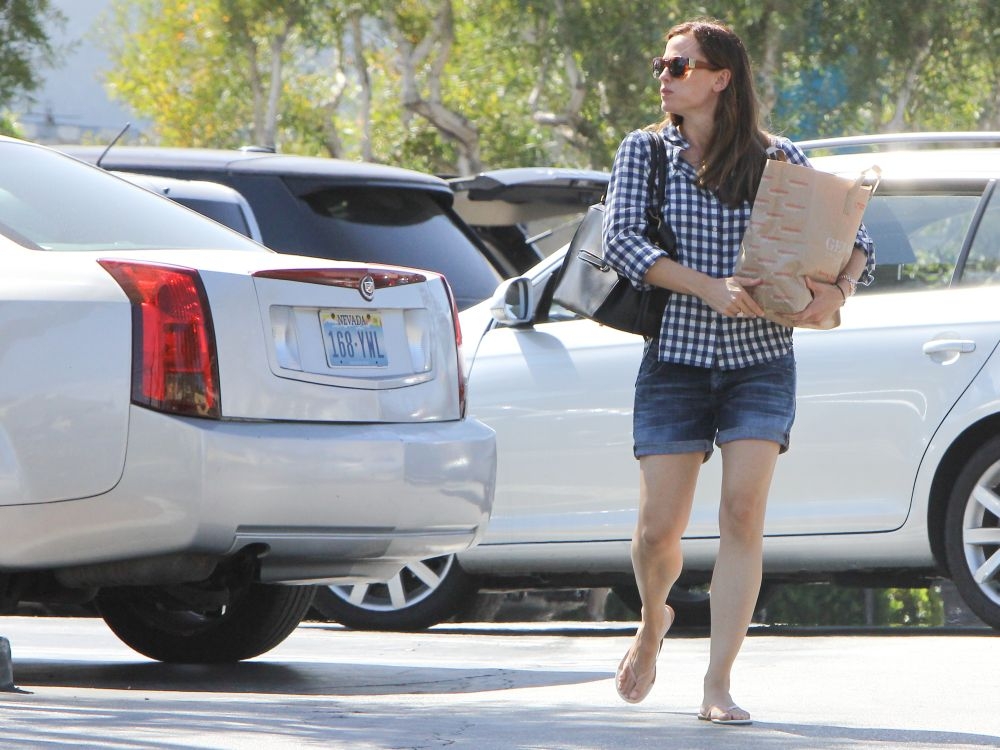 Η Jennifer Garner για ψώνια στο Los Angeles… χωρίς βέρα!