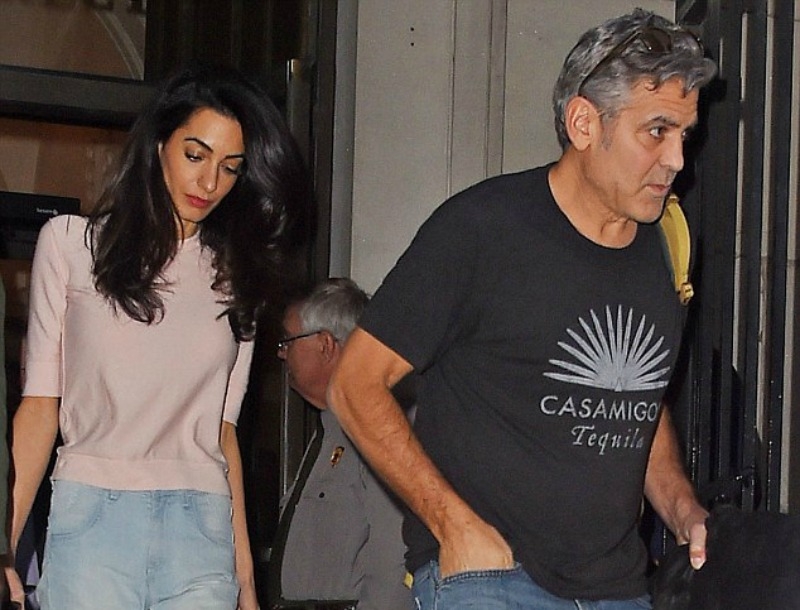 Ο George Clooney υποδέχτηκε τα πεθερικά του στη δουλειά μετά χαράς