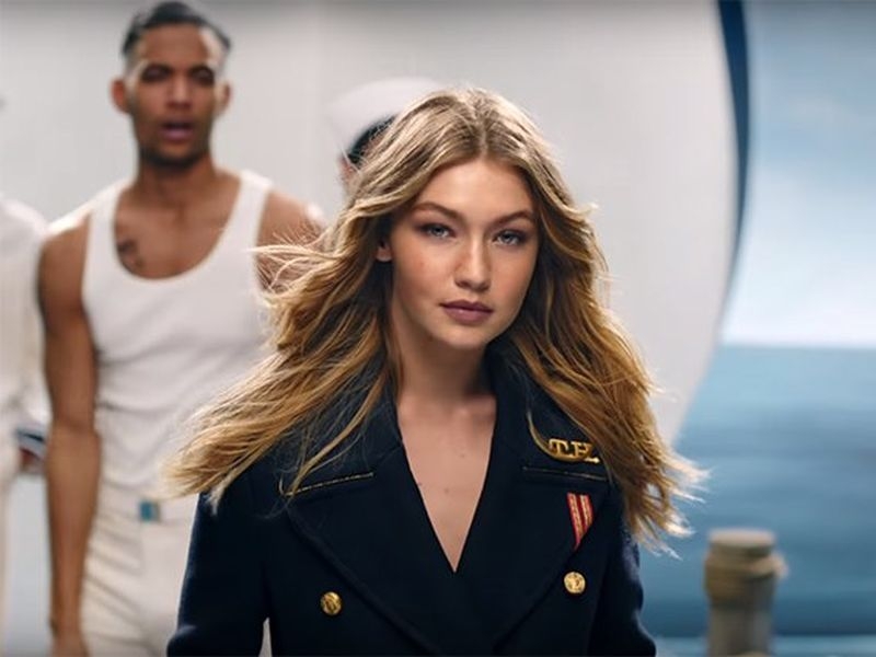 H Gigi Hadid είναι το πιο sexy ναυτάκι στη νέα διαφήμιση του Tommy Hilfiger