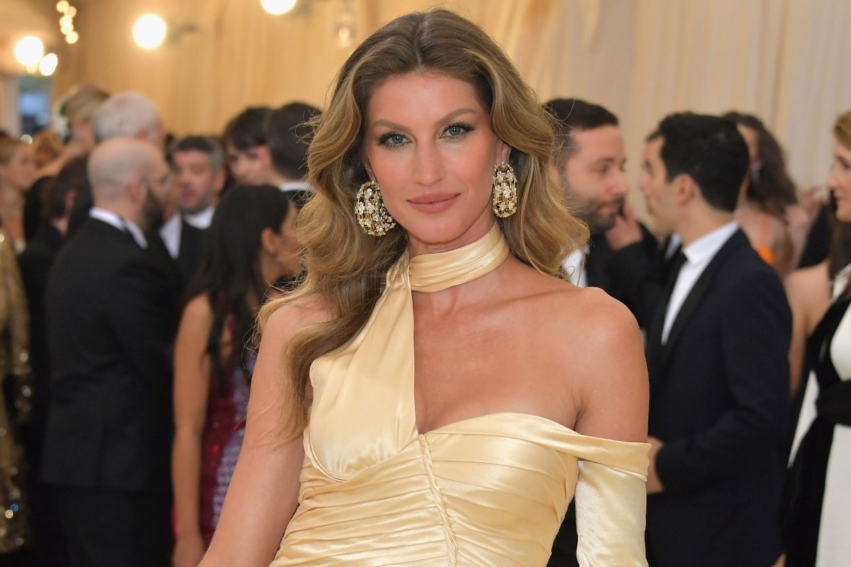 Η Gisele «τσαλακώθηκε» για την ιταλική Vogue Η Gisele «τσαλακώθηκε» για την ιταλική Vogue