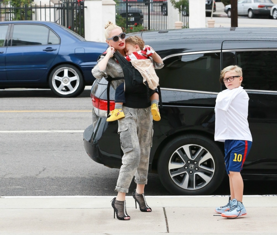 Gwen Stefani: Με τους γιους της στην εκκλησία