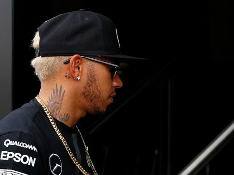 Lewis Hamilton: Έβαψε τα μαλλιά του ξανθά και δήλωσε πως με την Rihanna είναι μόνο φίλοι!