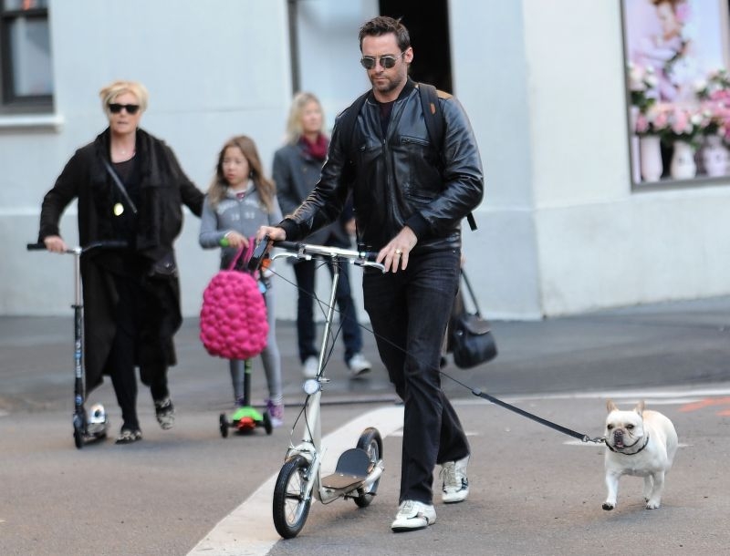 Sexy και φιλόζωος: Ο Hugh Jackman πήρε νέο σκυλάκι Sexy και φιλόζωος: Ο Hugh Jackman πήρε νέο σκυλάκι