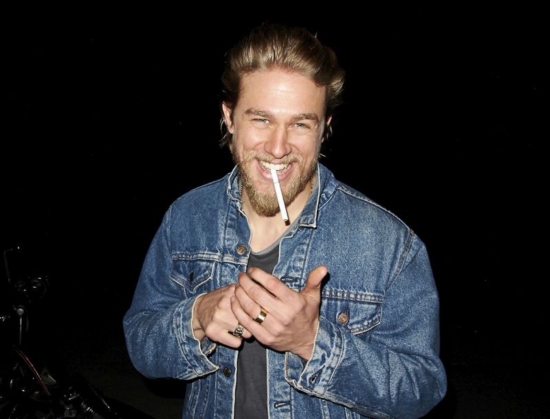 Charlie Hunnam: Θα γδυνόμουν τελείως! Δεν έχω τίποτα να κρύψω…