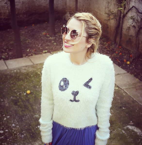 Μαρία Ηλιάκη : Φοράει το πιο girly sweater και ξεχωρίζει