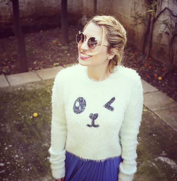Μαρία Ηλιάκη : Φοράει το πιο girly sweater και ξεχωρίζει Μαρία Ηλιάκη : Φοράει το πιο girly sweater και ξεχωρίζει